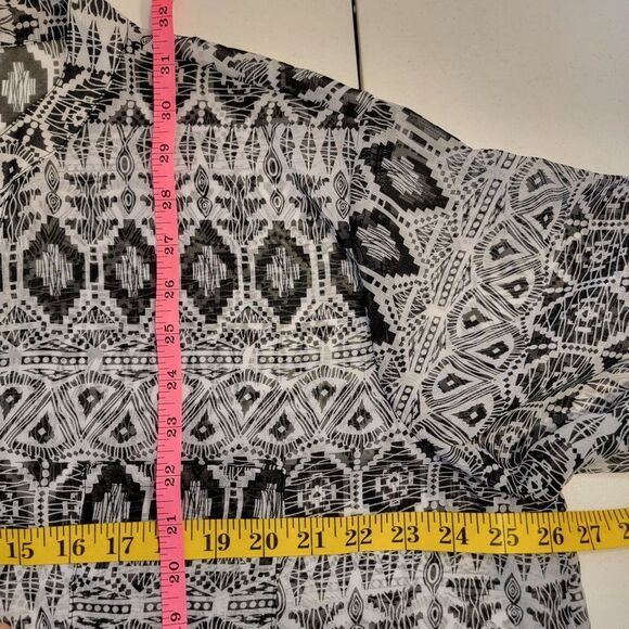 Mix and Co Aztec Popover Sheer Blouse Womens 3X Black Roll Tab Sleeve Vneck - Picture 8 of 10